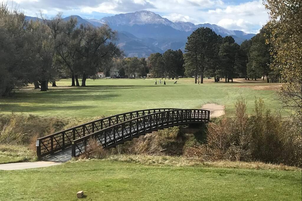 Charming Remodeled Golf Course Area Home 科罗拉多斯普林斯 外观 照片