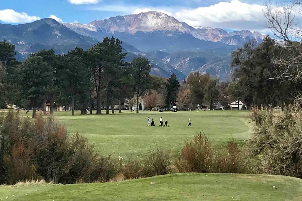 Charming Remodeled Golf Course Area Home 科罗拉多斯普林斯 外观 照片